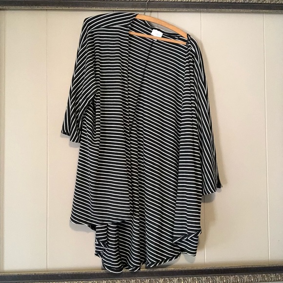 LuLaRoe Sweaters - Lularoe Lindsay